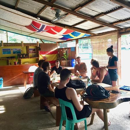Fat Monkey Hostel Coron Extérieur photo