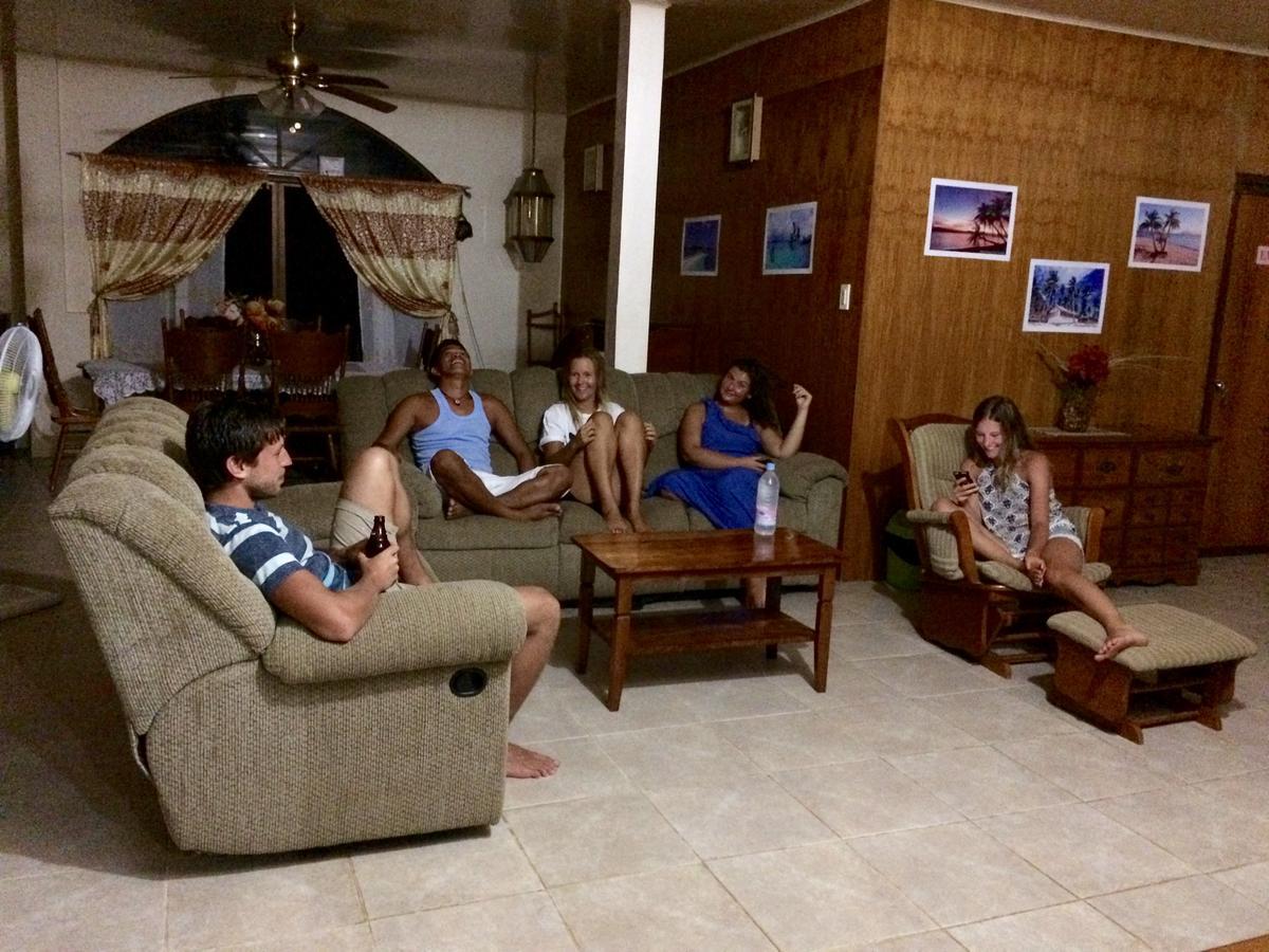 Fat Monkey Hostel Coron Extérieur photo