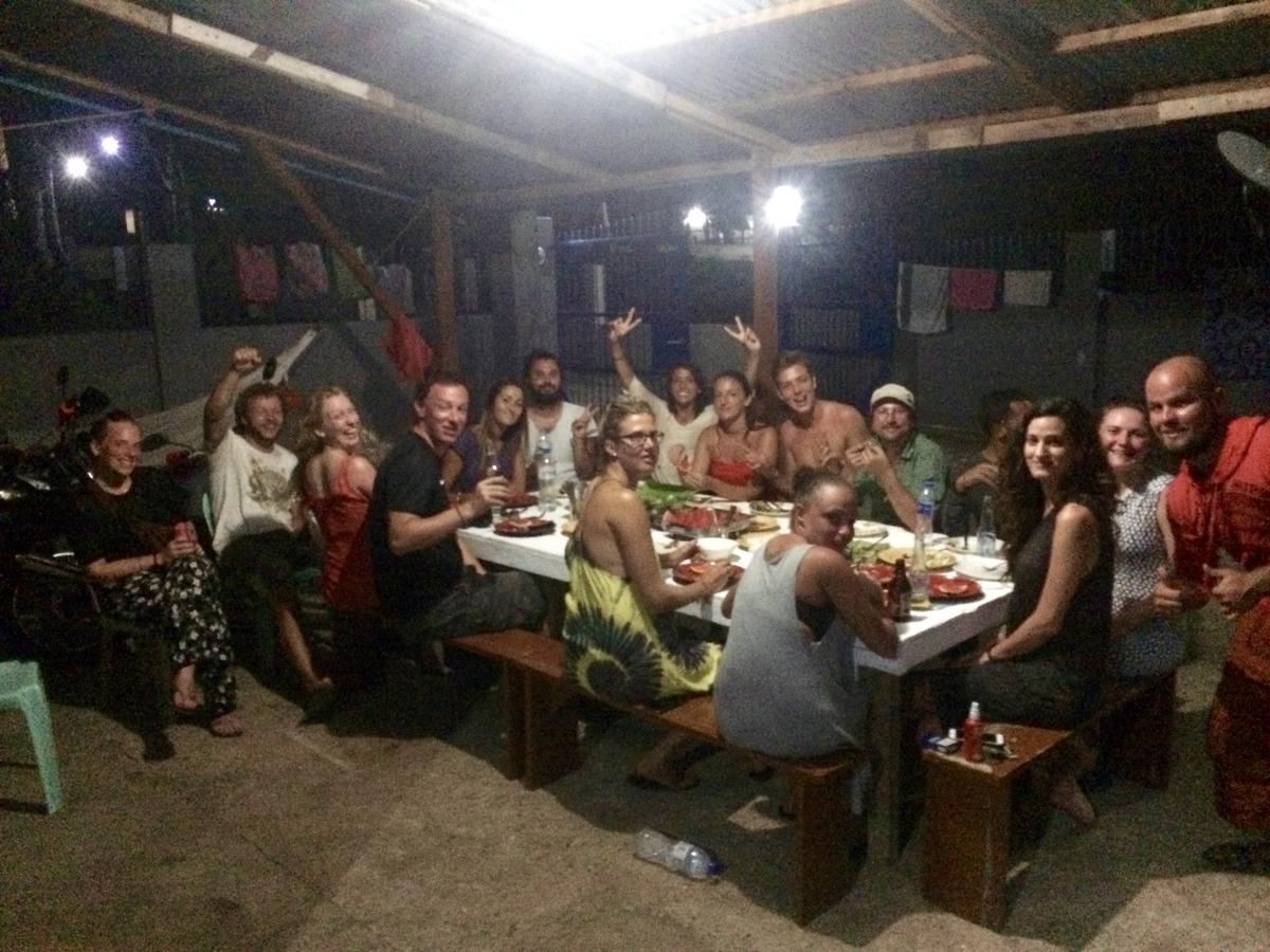Fat Monkey Hostel Coron Extérieur photo