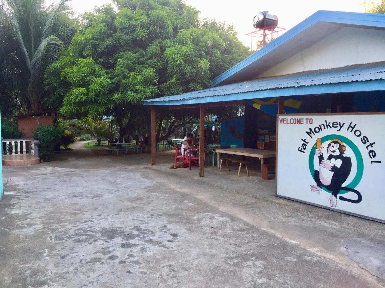 Fat Monkey Hostel Coron Extérieur photo