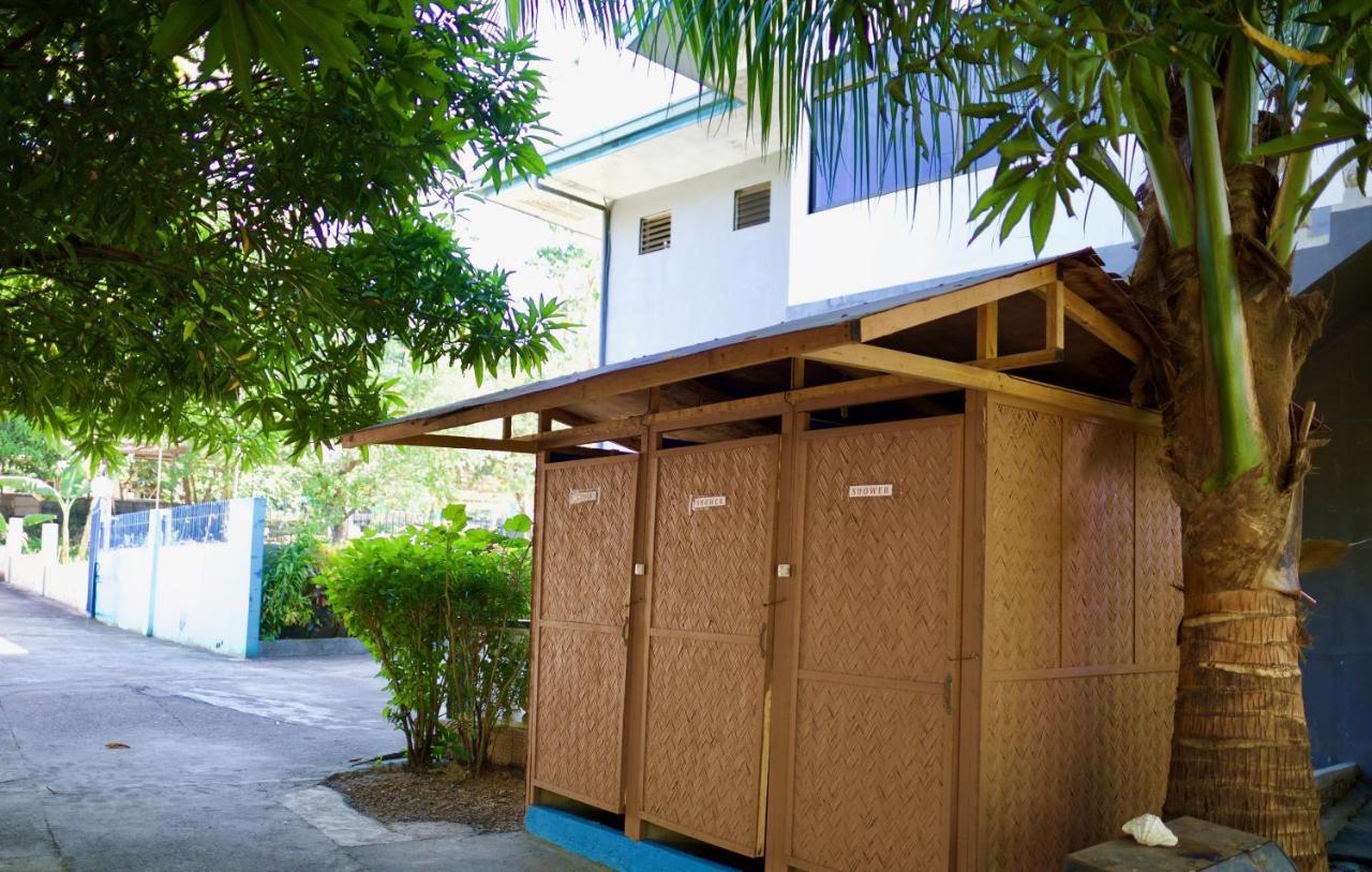 Fat Monkey Hostel Coron Extérieur photo