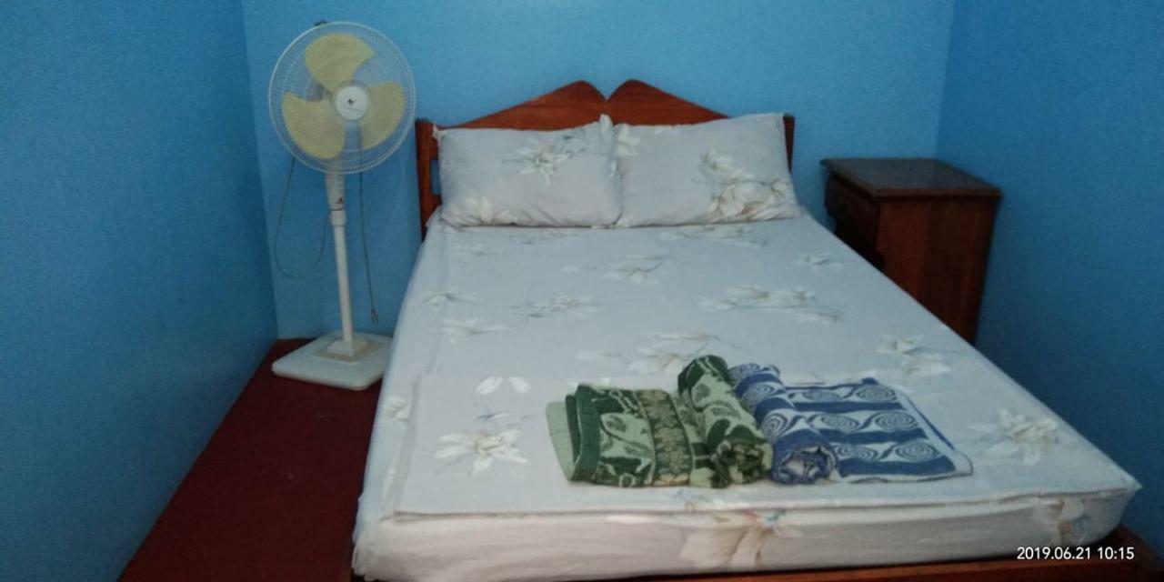Fat Monkey Hostel Coron Extérieur photo
