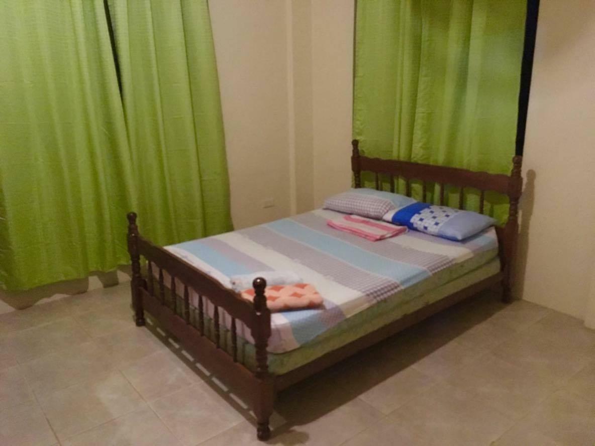 Fat Monkey Hostel Coron Extérieur photo