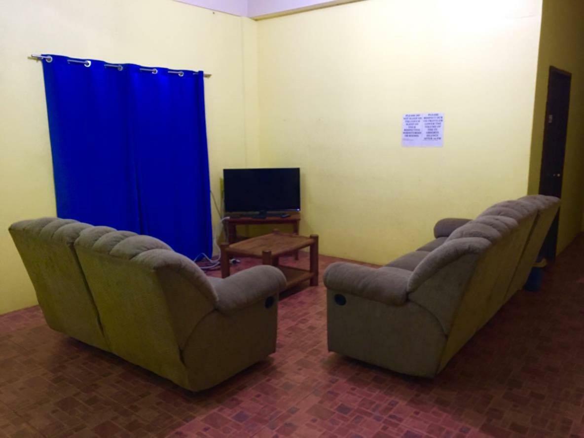 Fat Monkey Hostel Coron Extérieur photo